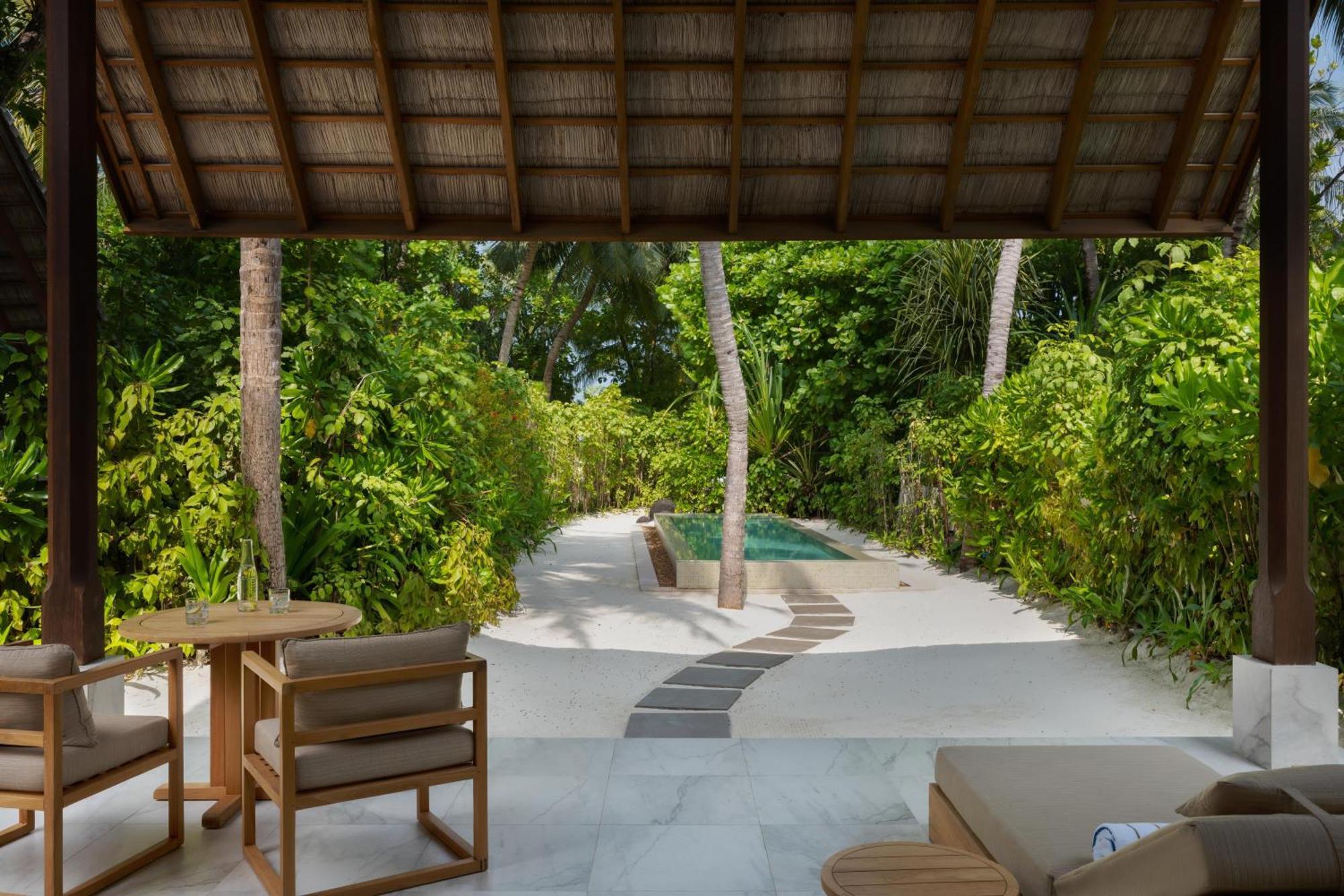 Villa Deluxe sulla Spiaggia con 2 Camere da Letto e Piscina